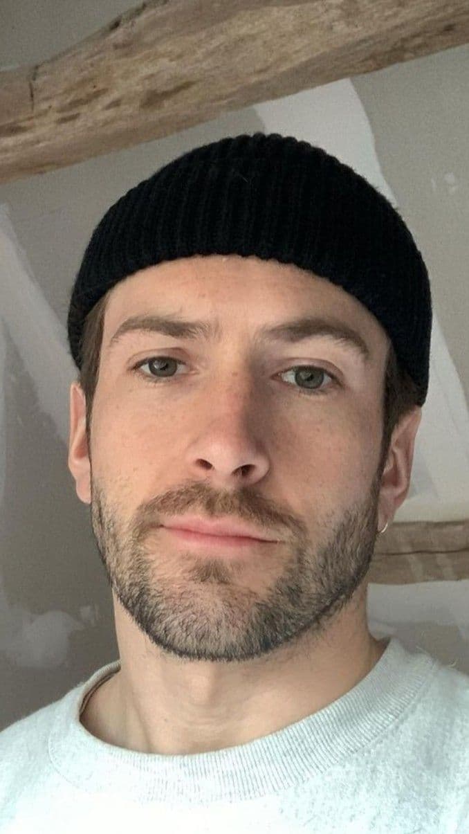 Beanie, flat indoor light