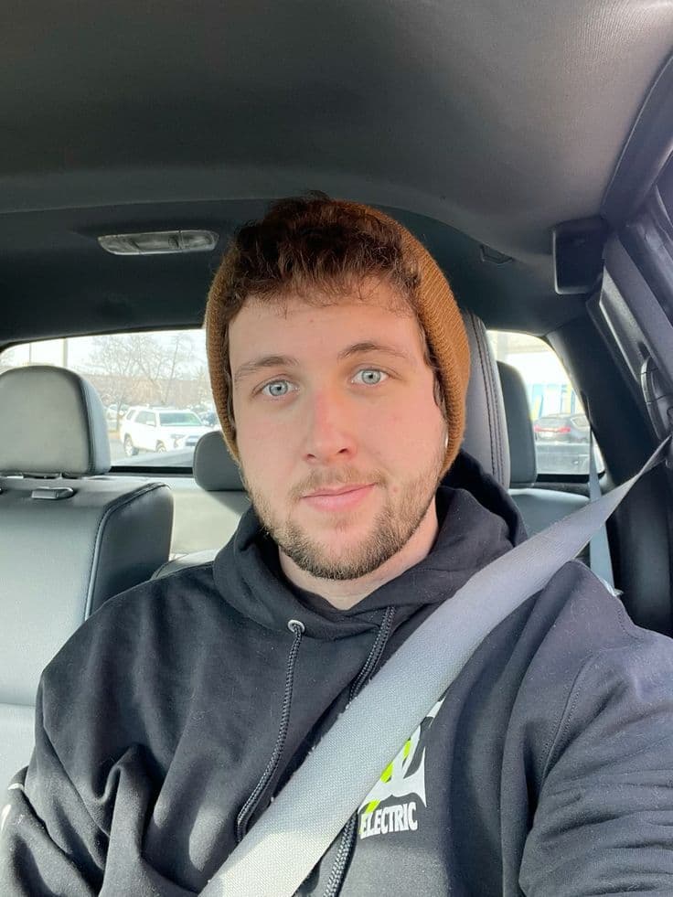 Alex — mirror selfie
